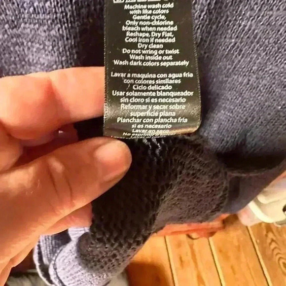 Rachel Zoe‎ large Navy blue open weave back and sleeve sweater. Worn once. - Picture 9 of 9